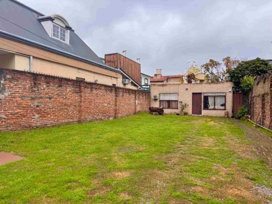House 4 Rooms On Beautiful 320m² Lot