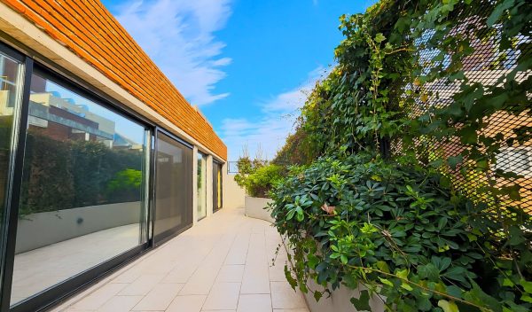 For Sale: 2-Room Apartment with Private Terrace and Parking, Martínez