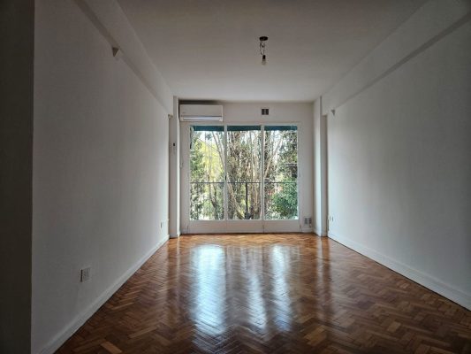 3-Room Apartment for Rent in Olivos with Balcony