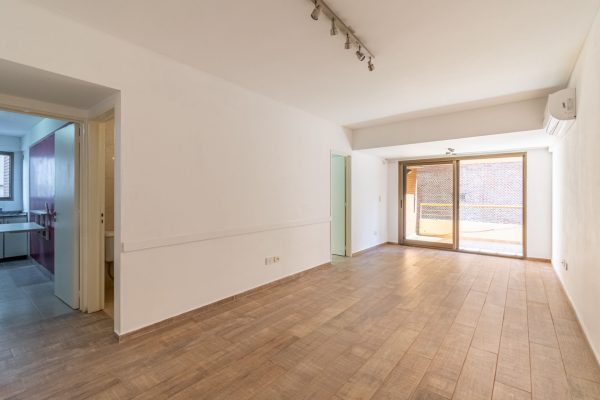 4-Room Apartment for Rent, Parking, Balcony and Amenities